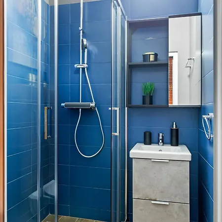 Апартаменти Cute Cozy Nest Old *